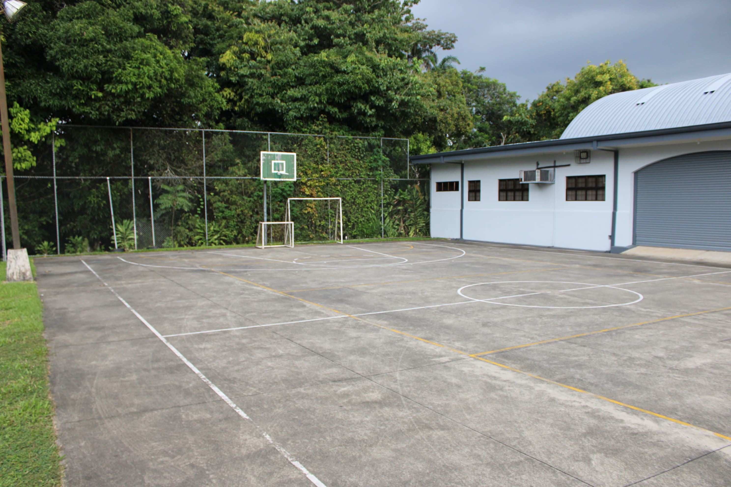 Canchas multiuso techadas del Centro Don Bosco Pérez Zeledón