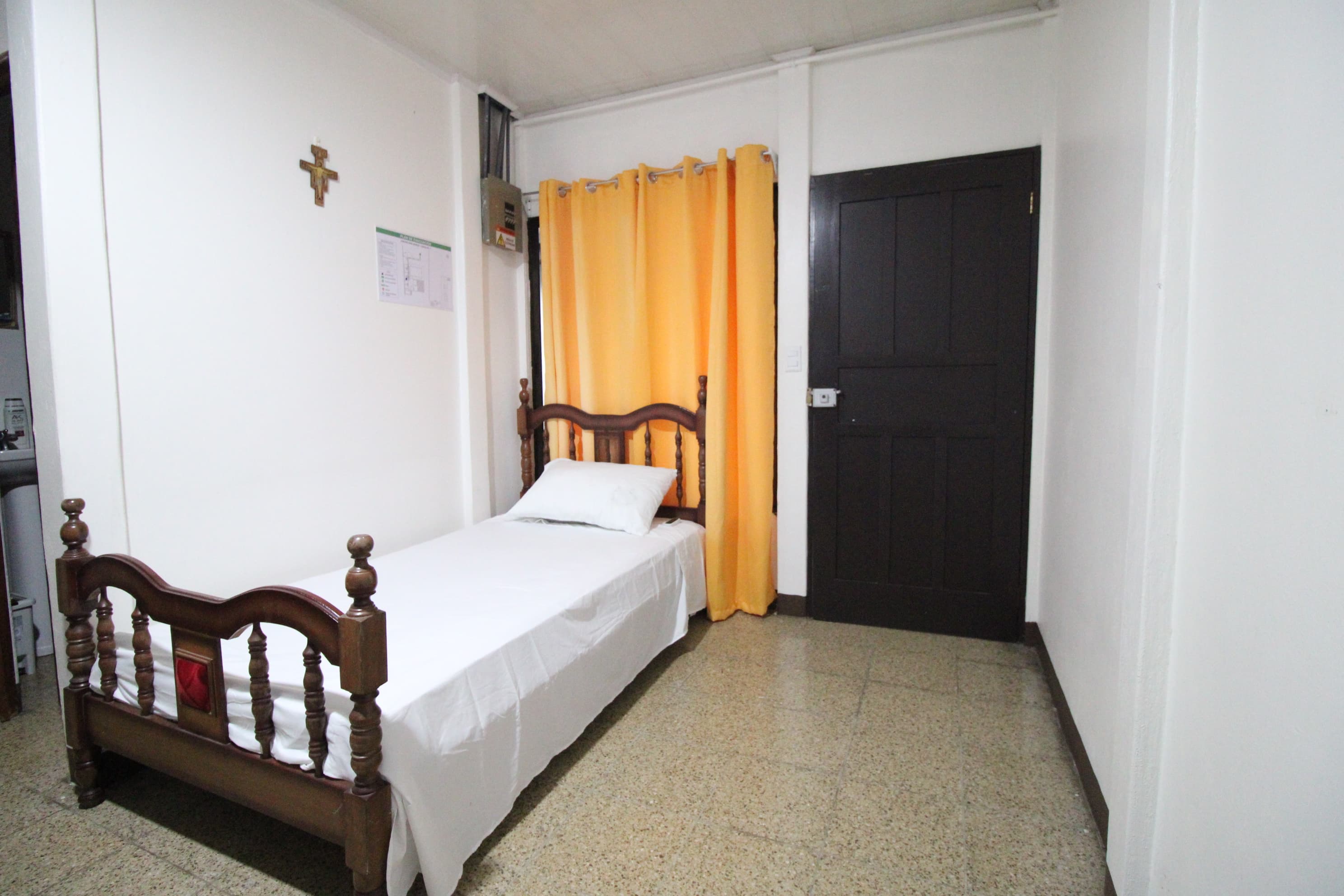Habitación de una cabina del Centro Don Bosco Pérez Zeledón