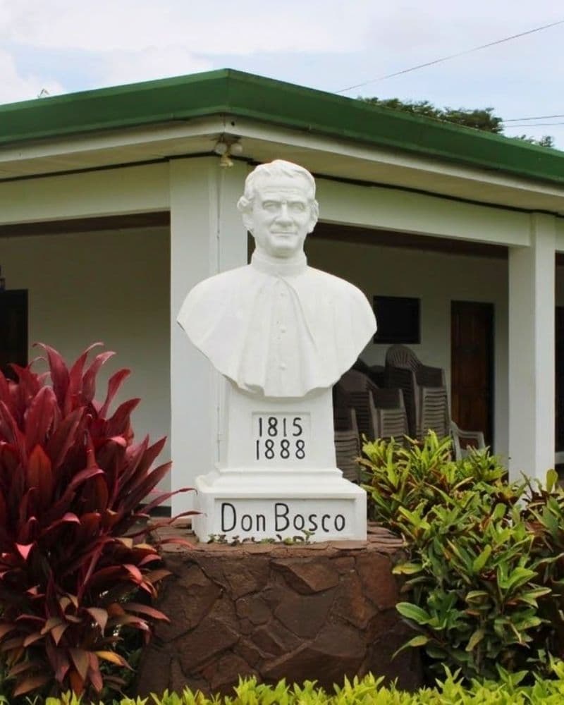 Busto de San Juan Bosco en el Centro Don Bosco Pérez Zeledón