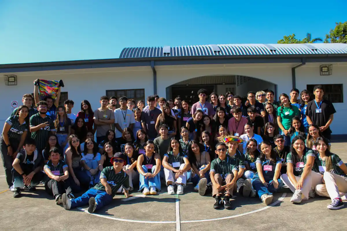 Grupo EJE del Centro Don Bosco Pérez Zeledón reunido en una actividad juvenil
