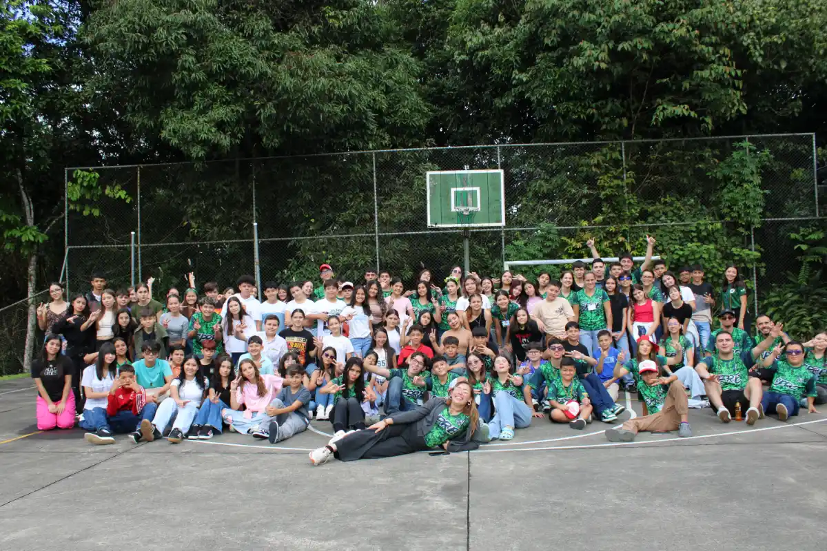 Grupo EPRE del Centro Don Bosco Pérez Zeledón reunido en una actividad formativa