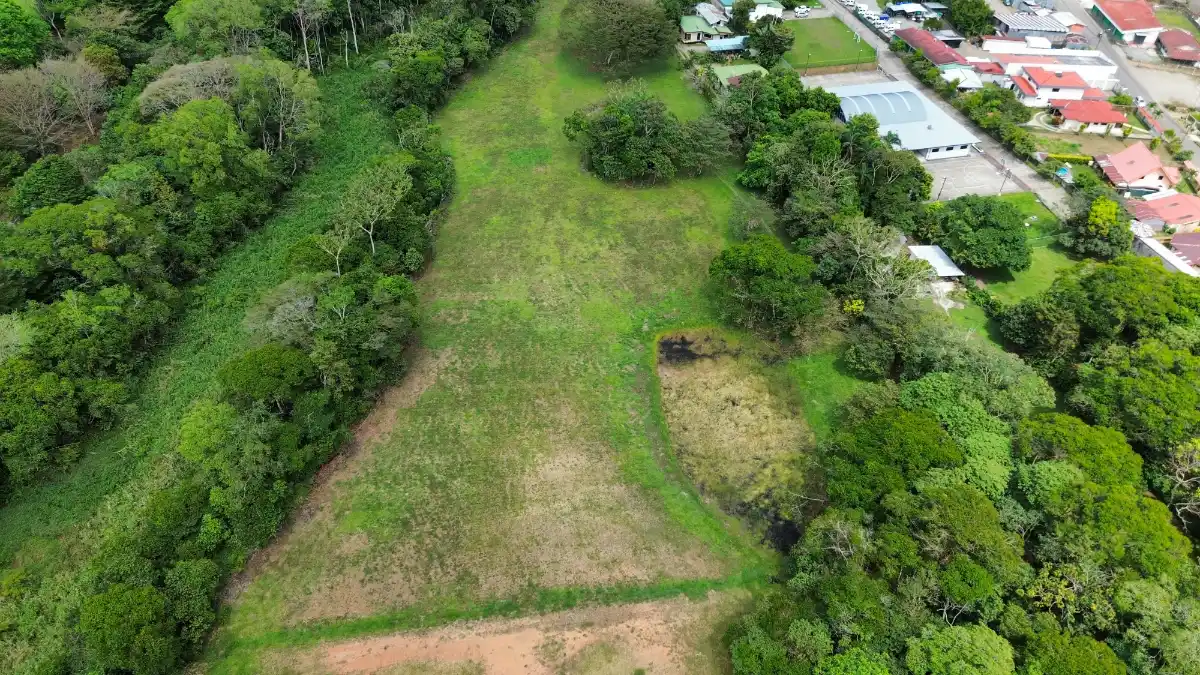 Bosque y áreas verdes del Centro Don Bosco Pérez Zeledón