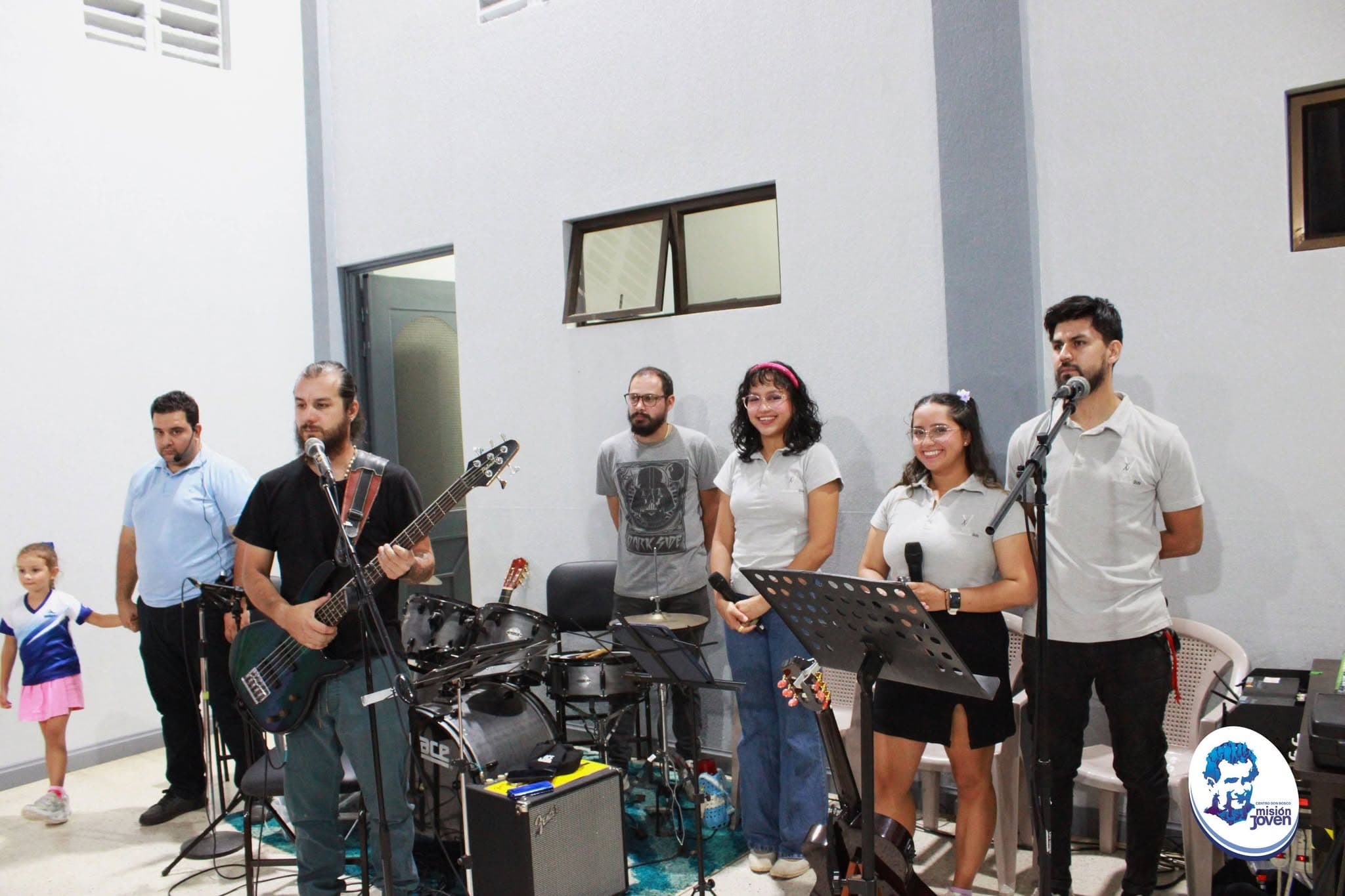Ministerio musical animando una celebración en el Centro Don Bosco